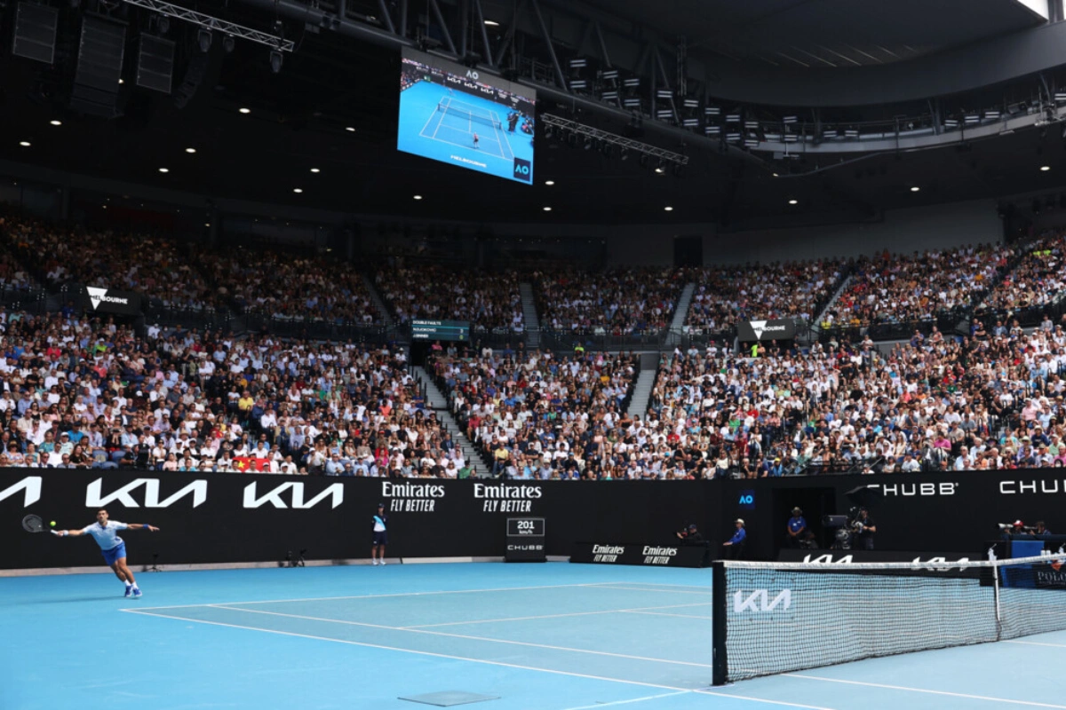 Матч Джоковича на Australian Open прервали из-за зрителя